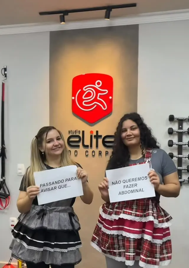 Alunas vestidas para o Arraiá da Elite
