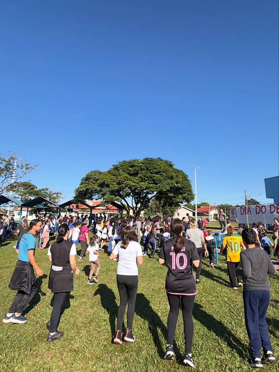 Comunidade se exercitando no Dia do Desafio
