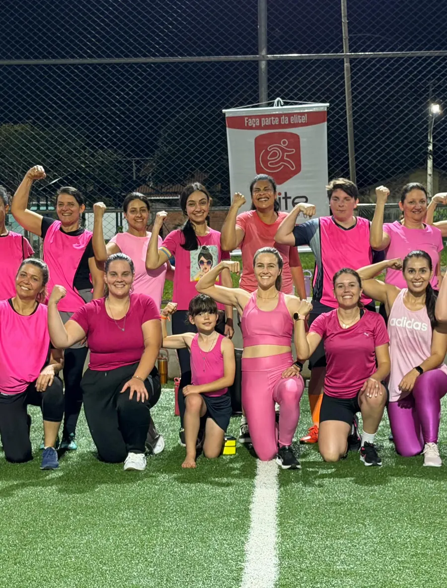 Participantes de rosa no Aulão Outubro Rosa