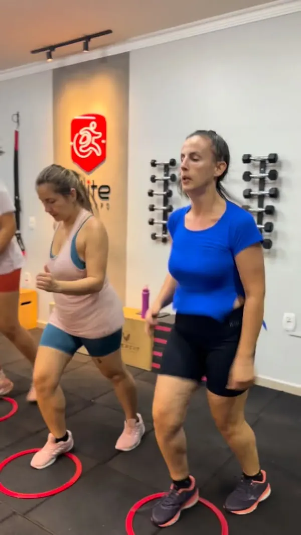 Reel: treino em grupo no studio