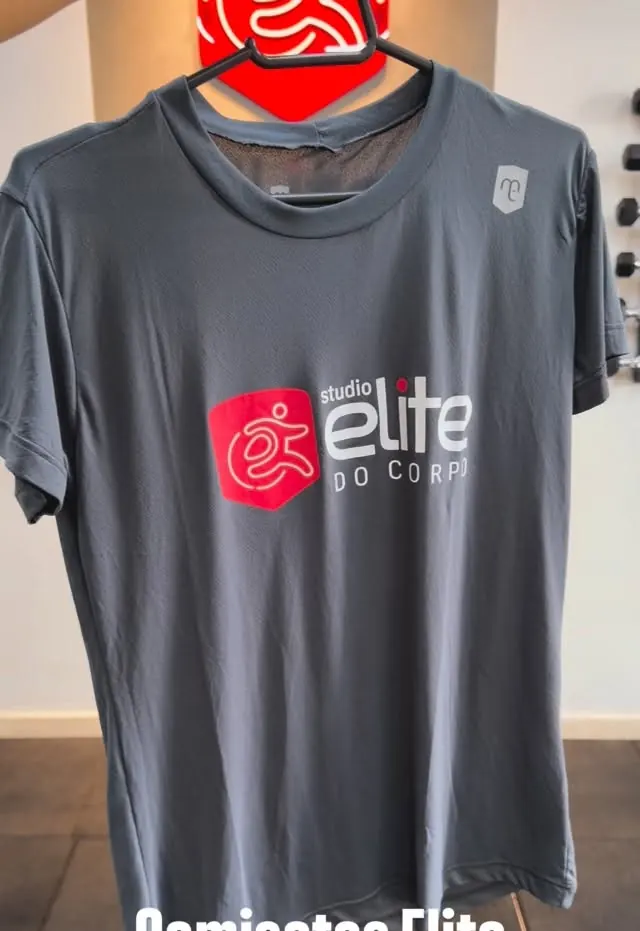 Camiseta cinza do Studio Elite do Corpo